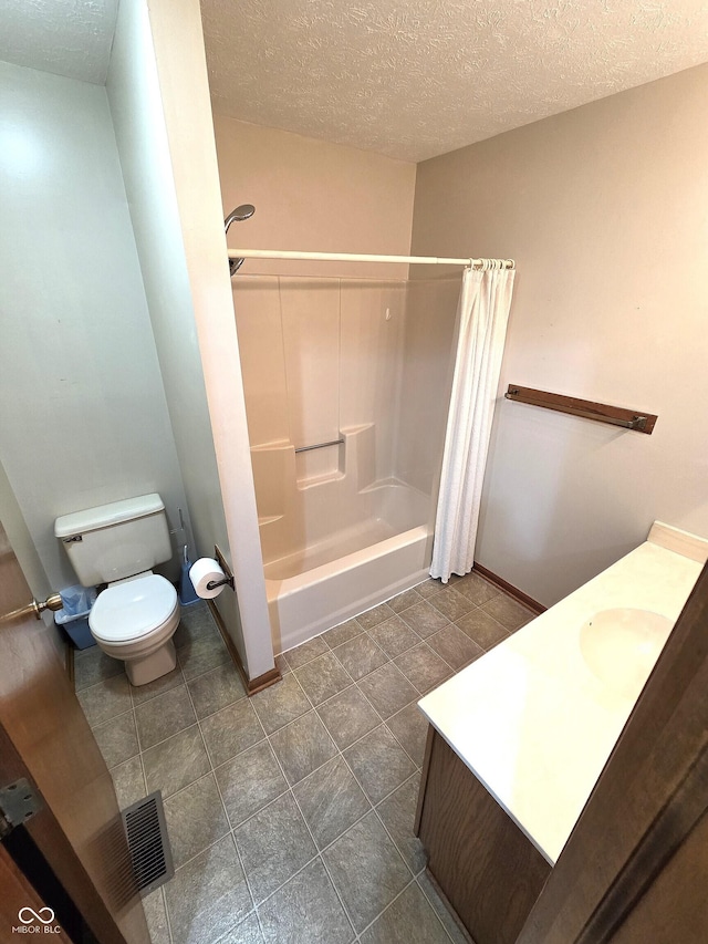 1201 Briarwood Dr, Brownsburg, IN 46112 - bathroom with toilet, vanity, shower / bath combo with shower curtain, a textured ceiling, and baseboards