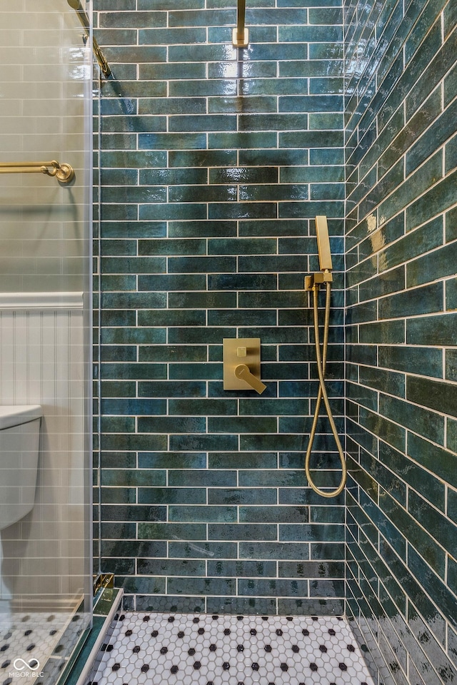 2831 N Talbott St, Indianapolis, IN 46205 - bathroom featuring a shower stall