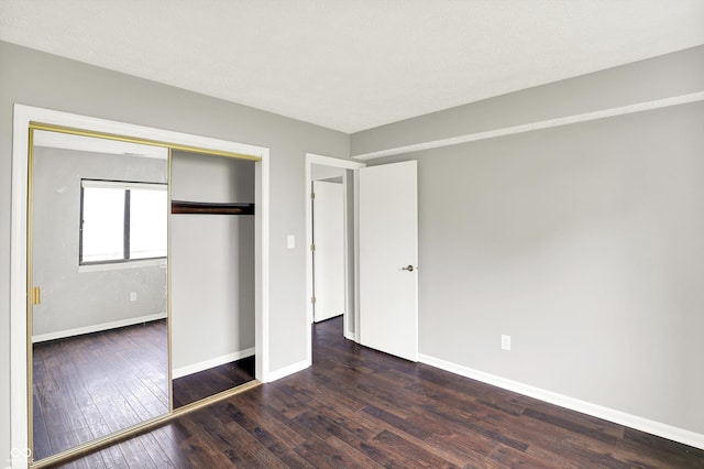 8545 La Corrida Ct, Indianapolis, IN 46227 - unfurnished bedroom with dark wood-style floors, baseboards, and a closet