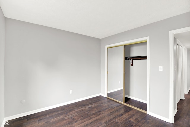 8545 La Corrida Ct, Indianapolis, IN 46227 - unfurnished bedroom featuring wood finished floors, baseboards, and a closet