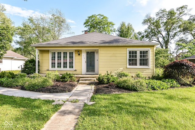 713 W Cromer Ave, Muncie, IN 47303 - bungalow-style house with a front lawn