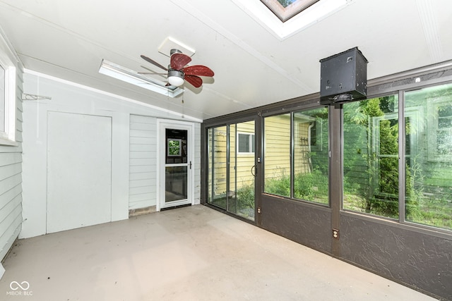 713 W Cromer Ave, Muncie, IN 47303 - unfurnished sunroom featuring a skylight, a ceiling fan, and vaulted ceiling