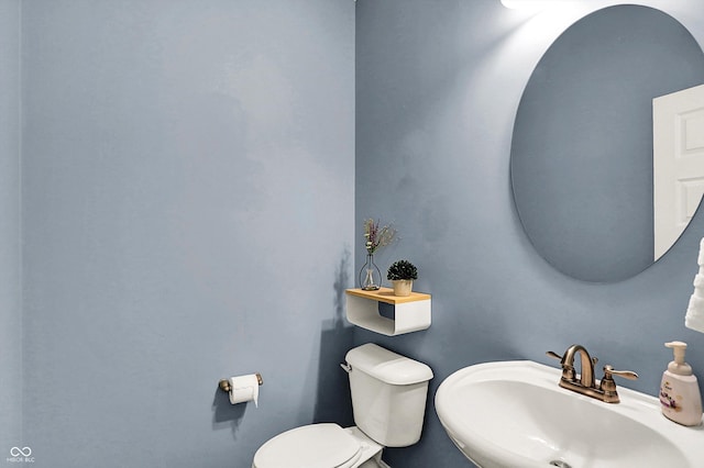 2789 W High Grove Cir, Zionsville, IN 46077 - half bath featuring a sink and toilet