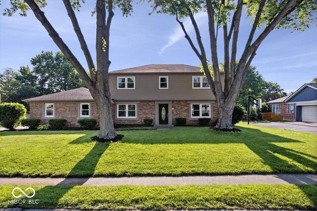 567 Hawthorne Dr, Carmel, IN 46033 - photo 1