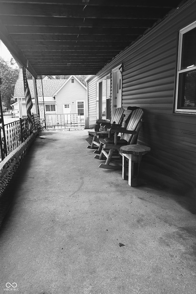 196 Bakemeyer St, Indianapolis, IN 46225 - view of patio / terrace