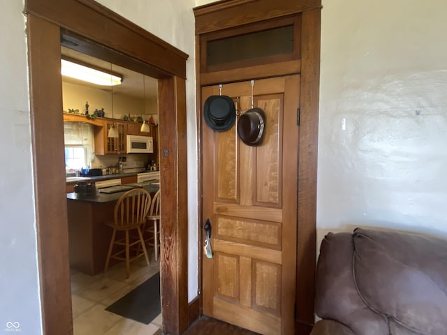 7669 W 100 N, Tipton, IN 46072 - detailed view of white microwave