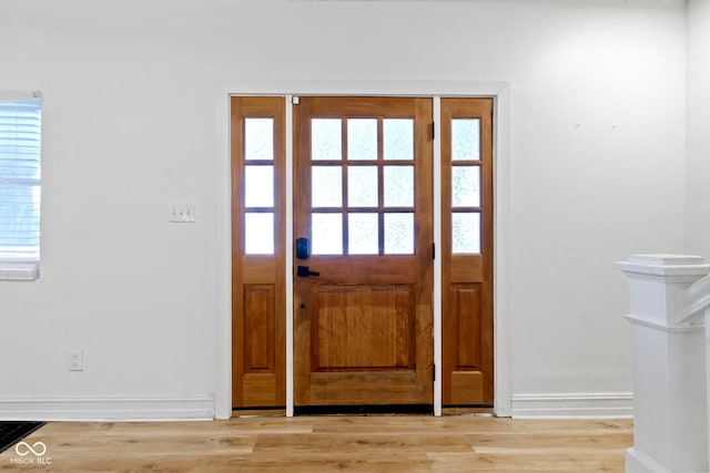 909 N Parker Ave, Indianapolis, IN 46201 - foyer entrance with light wood finished floors and baseboards