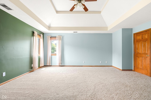 7082 Hunters Ridge Dr, Plainfield, IN 46168 - unfurnished room featuring a tray ceiling, carpet, and ceiling fan