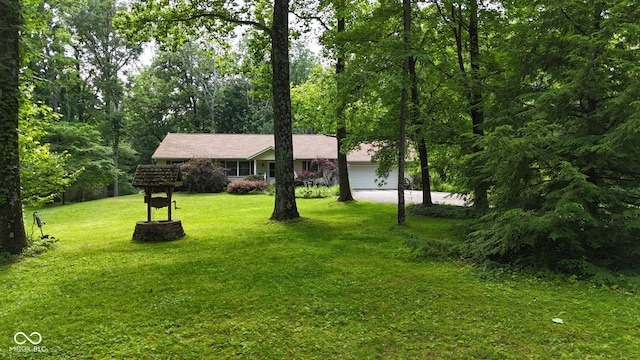1350 Inverness Farms Rd, Martinsville, IN 46151 - view of front of house with a front yard, an attached garage, and driveway