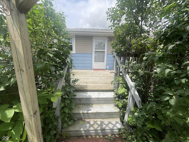 4363 Roosevelt Dr, Columbus, IN 47201 - view of stairway