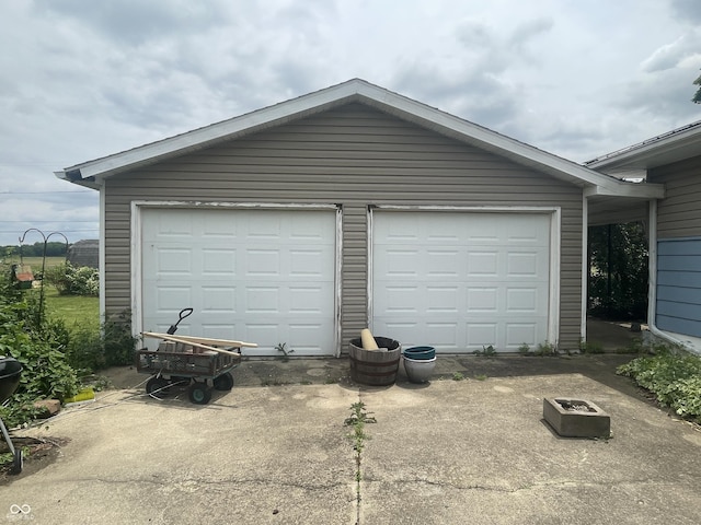 4363 Roosevelt Dr, Columbus, IN 47201 - view of detached garage