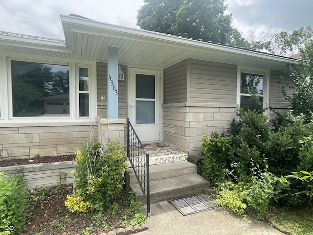 4363 Roosevelt Dr, Columbus, IN 47201 - view of property entrance