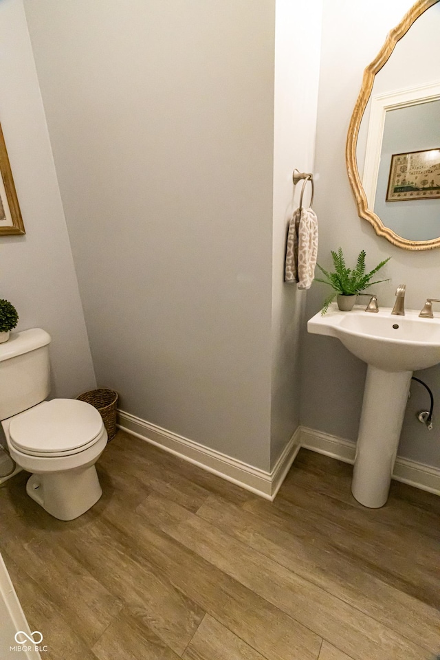 139 Wayfinder Dr, West Lafayette, IN 47906 - bathroom featuring wood finished floors, toilet, and baseboards