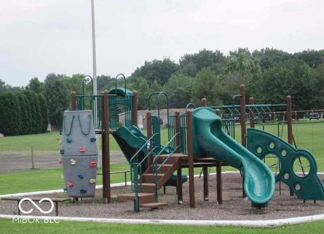317 Lazy River Rd, Cloverdale, IN 46120 - communal playground with a yard