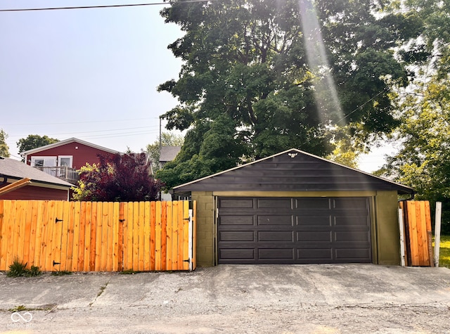 624 N Rural St, Indianapolis, IN 46201 - view of detached garage
