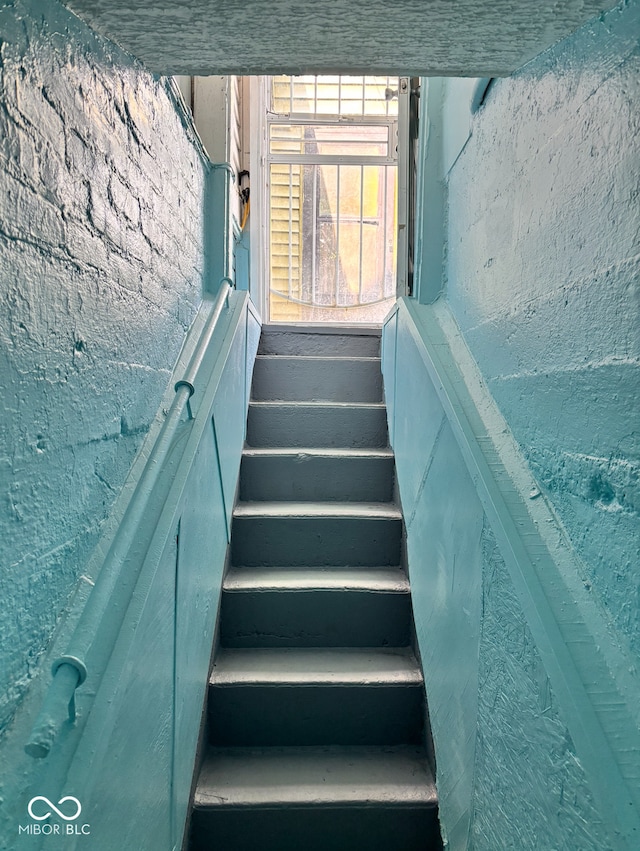 624 N Rural St, Indianapolis, IN 46201 - view of stairs