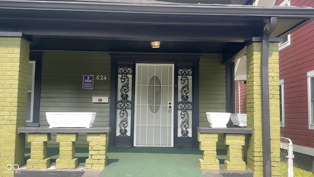 624 N Rural St, Indianapolis, IN 46201 - view of exterior entry featuring a porch