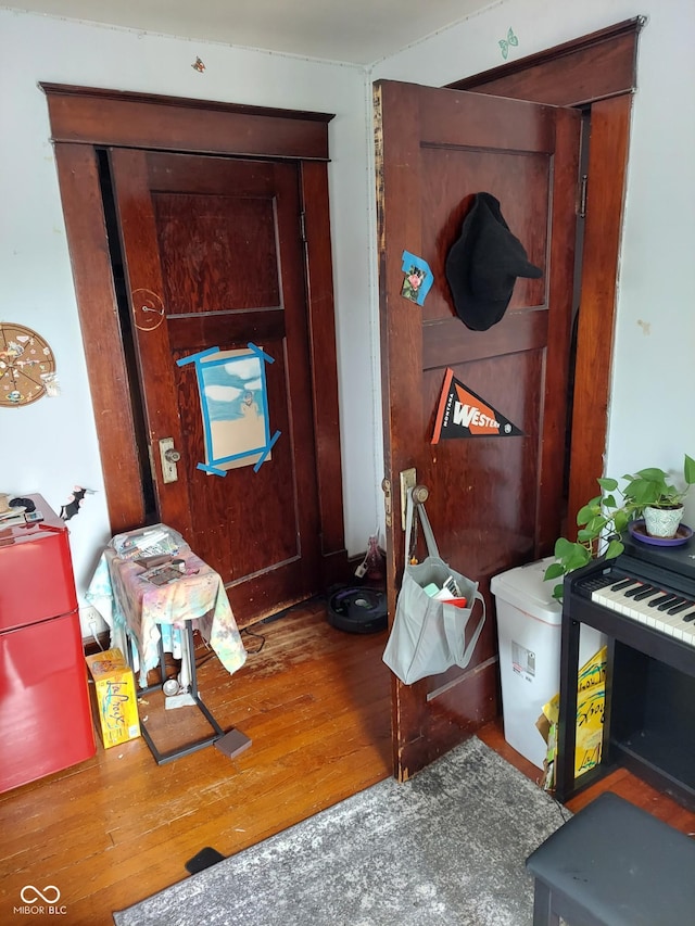1617 Blaine Ave, Terre Haute, IN 47804 - entrance foyer with wood finished floors