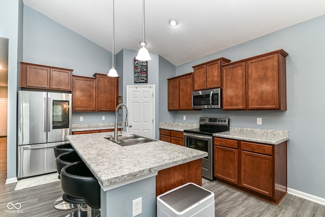 5439 Maywood Dr, Whitestown, IN 46075 - kitchen featuring stainless steel appliances, a sink, light wood-type flooring, light countertops, and a breakfast bar area