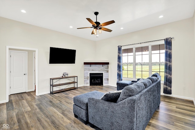 3301 N 200 W, Franklin, IN 46131 - living area with ceiling fan, wood finished floors, baseboards, and recessed lighting