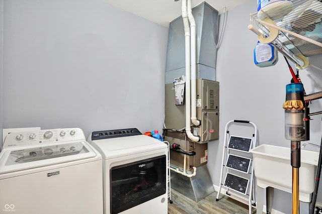 3301 N 200 W, Franklin, IN 46131 - laundry room featuring washing machine and clothes dryer and light wood-style flooring