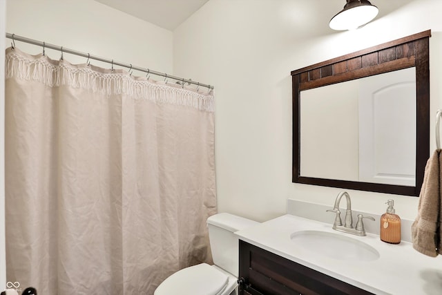 3301 N 200 W, Franklin, IN 46131 - full bathroom featuring vanity, toilet, and a shower with curtain