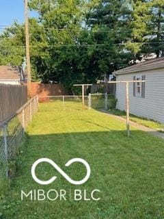 2028 Gilmore St, Columbus, IN 47201 - view of yard