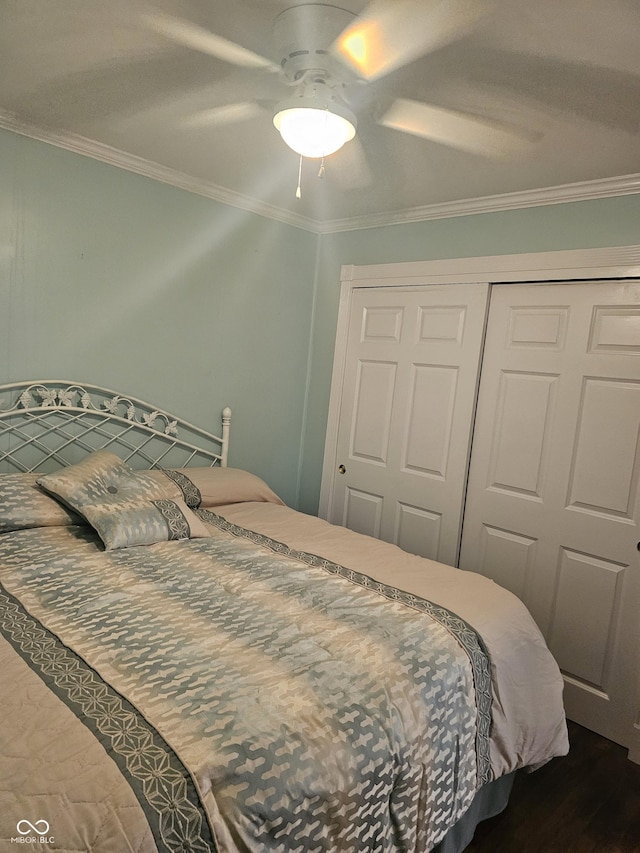 1317 S Ebert Dr, Rockville, IN 47872 - bedroom featuring crown molding, a closet, ceiling fan, and wood finished floors