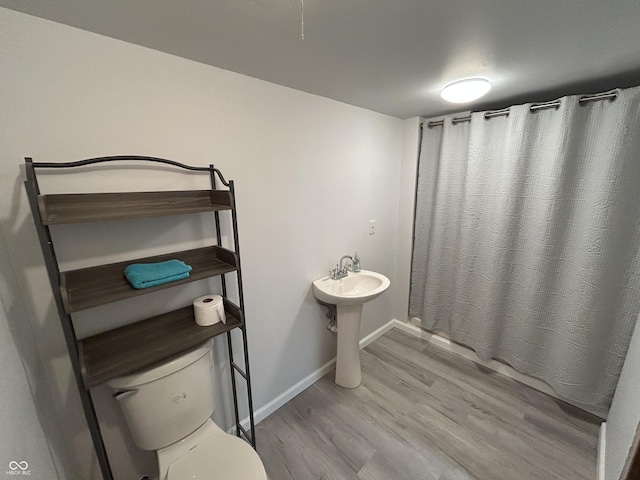 1317 S Ebert Dr, Rockville, IN 47872 - full bath featuring wood finished floors and curtained shower