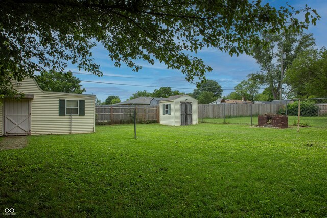 2620 13th St, Columbus, IN 47201 - view of yard
