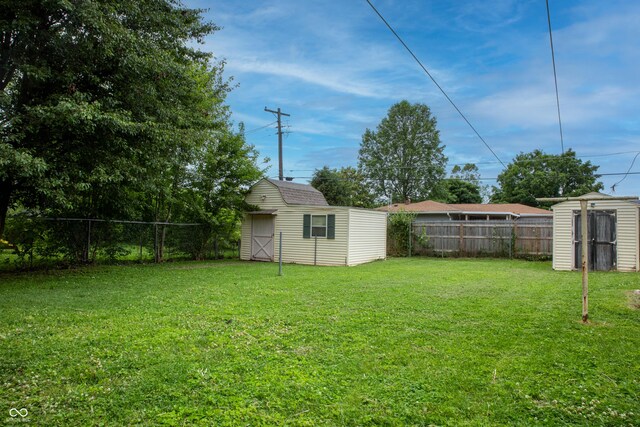 2620 13th St, Columbus, IN 47201 - view of yard