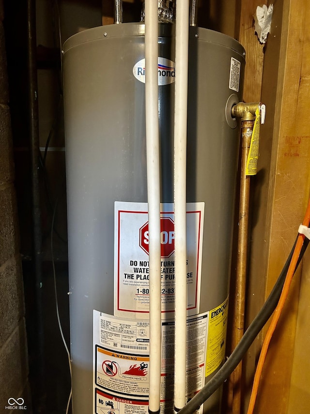 419 N 14th Ave, Beech Grove, IN 46107 - utility room with gas water heater