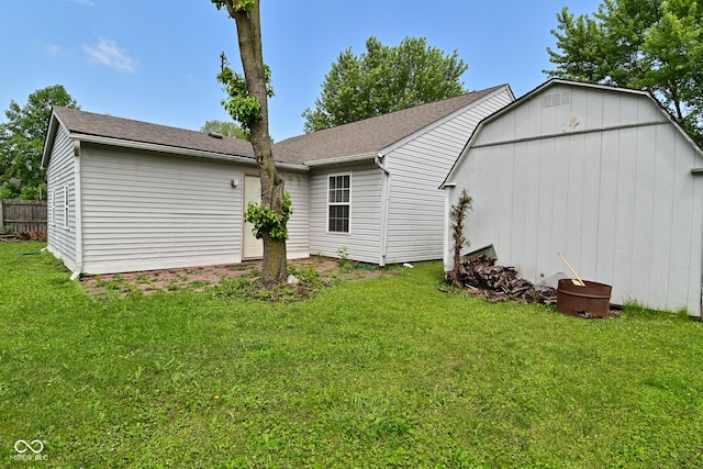 1411 Mimosa Ct, Greenfield, IN 46140 - rear view of property with a shingled roof