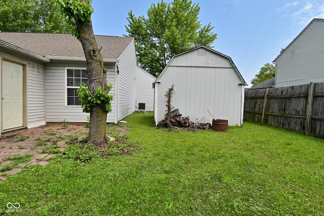 1411 Mimosa Ct, Greenfield, IN 46140 - view of yard with an outdoor structure and a barn