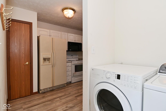 1411 Mimosa Ct, Greenfield, IN 46140 - laundry area with washer and dryer, light wood-type flooring, and a textured ceiling