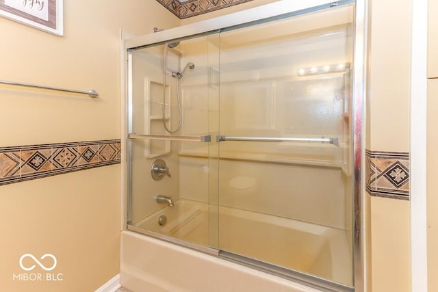 2457 N Centerline Rd, Franklin, IN 46131 - full bath featuring enclosed tub / shower combo