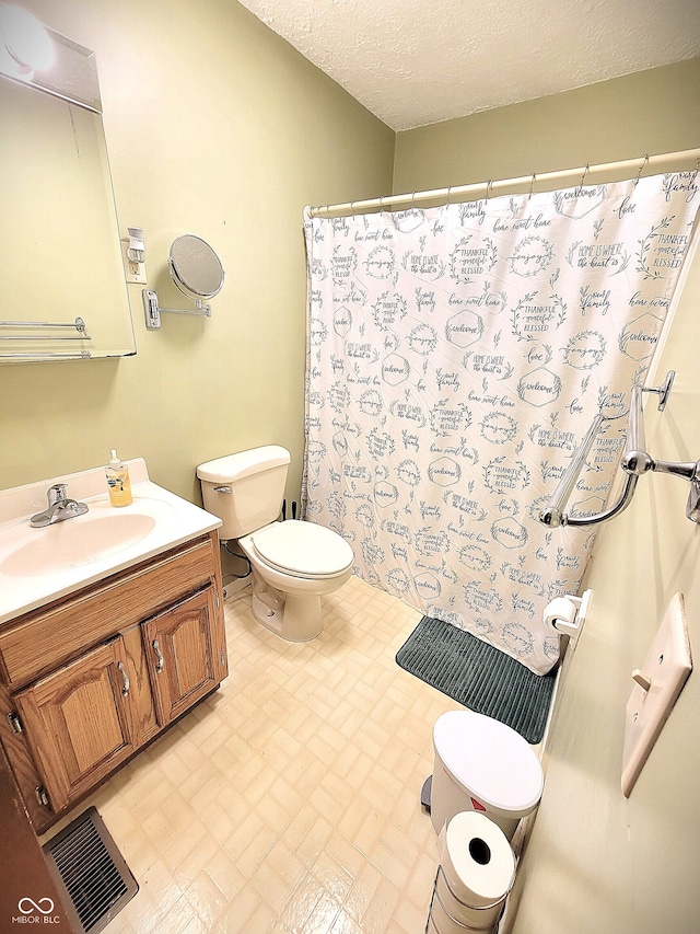 22 Brooklyn Ct, Mooresville, IN 46158 - full bath featuring toilet, vanity, a shower with shower curtain, and a textured ceiling