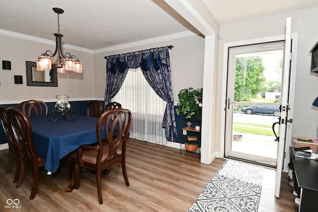 1744 Salina Dr, Avon, IN 46123 - dining room featuring a chandelier, light wood finished floors, and crown molding