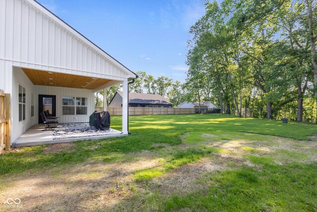 3365 Riverside Dr, Columbus, IN 47203 - view of yard with a patio area