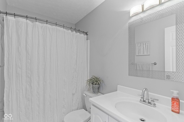 128 Walts Rd, Georgetown, IN 47122 - bathroom featuring vanity, toilet, a textured ceiling, and curtained shower