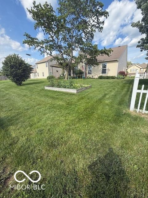 5304 Appleseed Way, Indianapolis, IN 46217 - view of yard