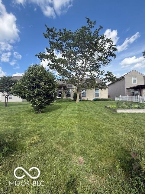 5304 Appleseed Way, Indianapolis, IN 46217 - view of yard