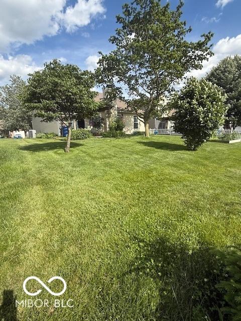 5304 Appleseed Way, Indianapolis, IN 46217 - view of grassy yard