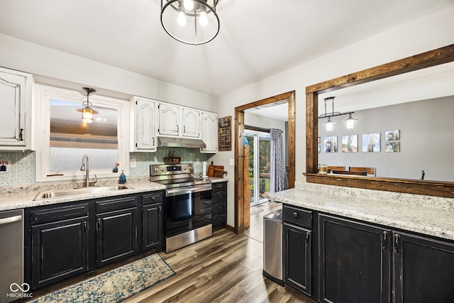527 E 125 S, Williamsport, IN 47993 - kitchen with dark cabinetry, stainless steel appliances, a sink, under cabinet range hood, and white cabinets