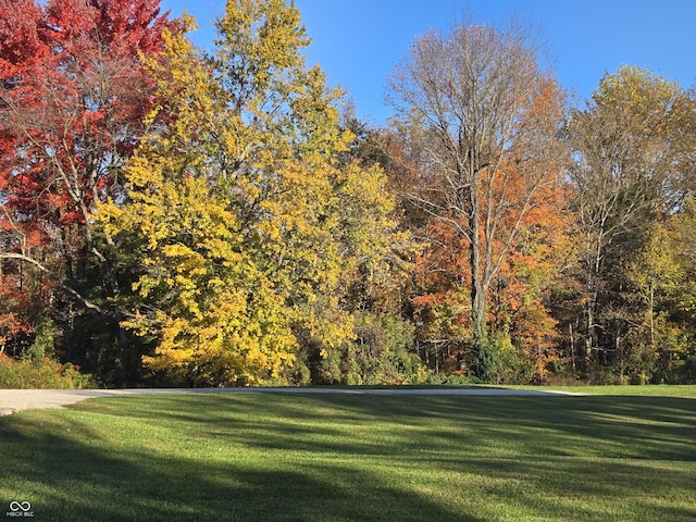 2640 E County Road 600 S, North Vernon, IN 47265 - view of home's community featuring a lawn and view of golf course