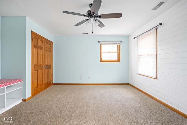5695 N Red Oak Dr, Greenfield, IN 46140 - unfurnished bedroom featuring carpet flooring, a ceiling fan, and a closet