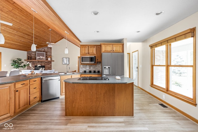 5695 N Red Oak Dr, Greenfield, IN 46140 - kitchen with appliances with stainless steel finishes, ceiling fan, decorative backsplash, light wood-style floors, and recessed lighting