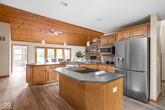 5695 N Red Oak Dr, Greenfield, IN 46140 - kitchen featuring stainless steel appliances, a peninsula, a ceiling fan, dark countertops, and vaulted ceiling