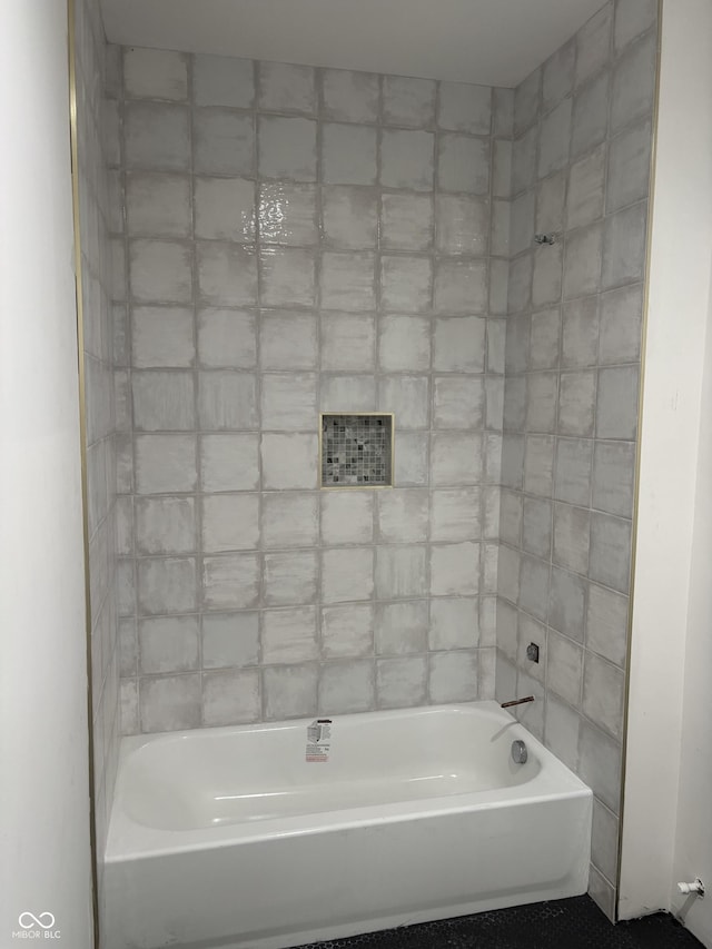 2148 N Pennsylvania St, Indianapolis, IN 46202 - full bath featuring a bath