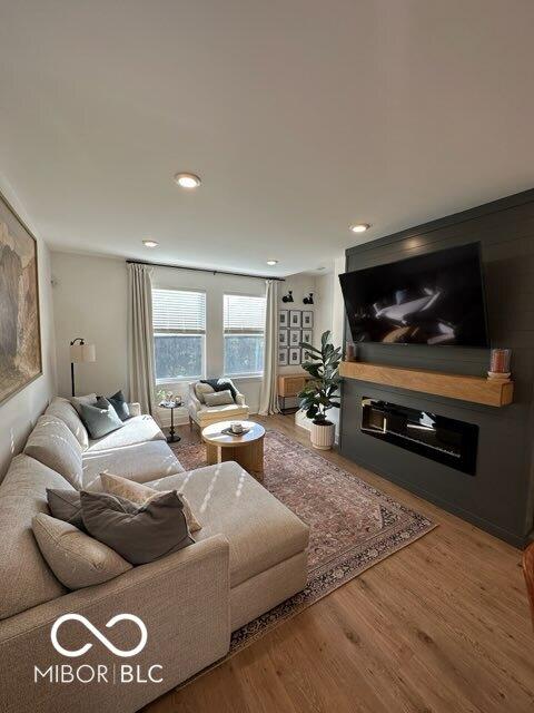 751 Switchyard Pl, Indianapolis, IN 46202 - living area with wood finished floors and recessed lighting